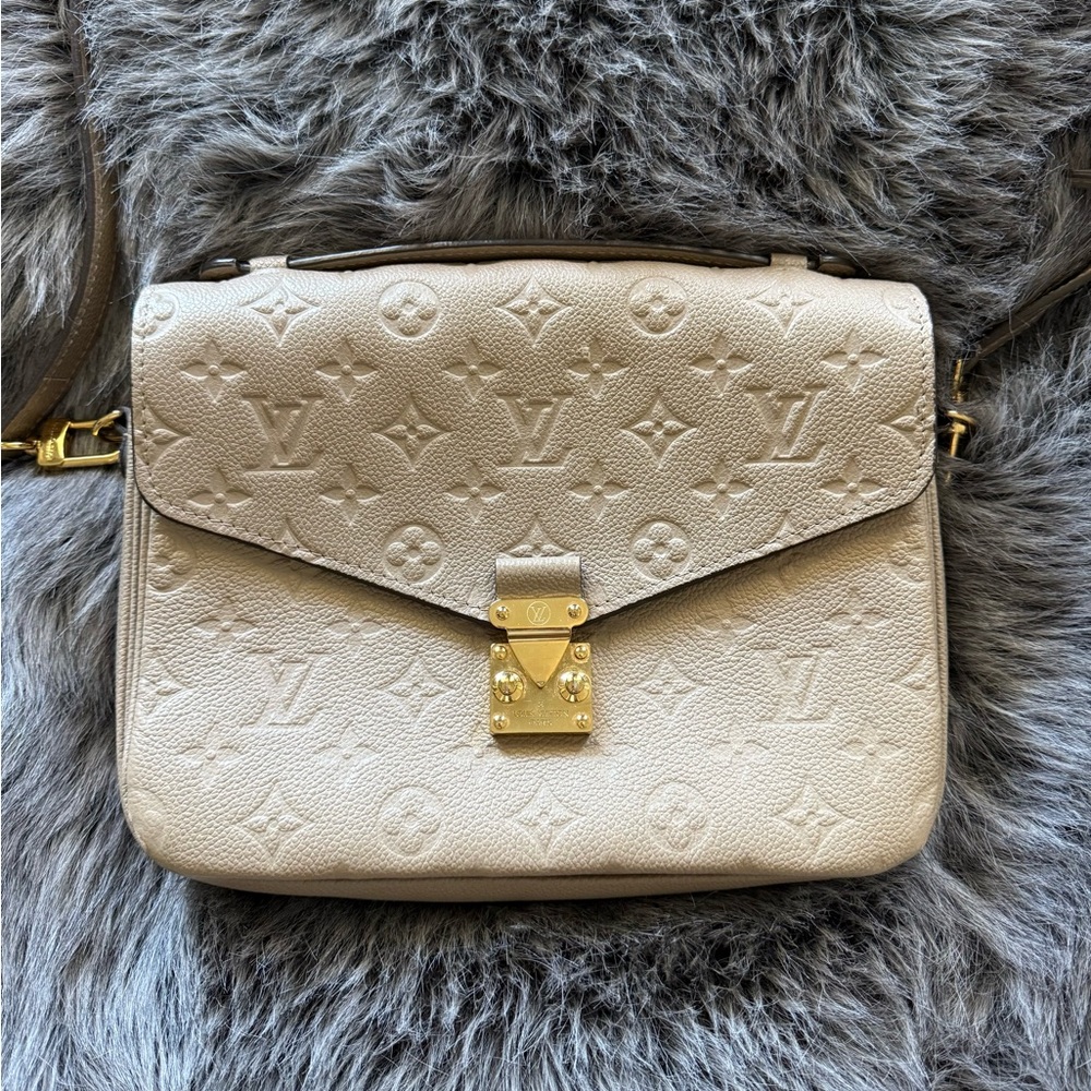 Louis Vuitton Pochette Metis